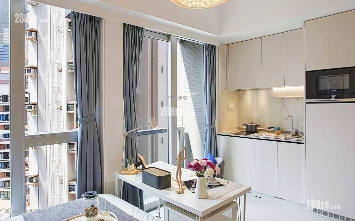 The Bonham Rental 246 ft²