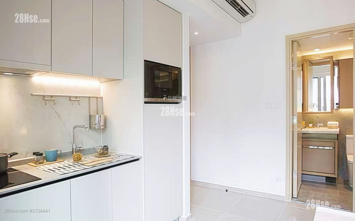 The Bonham Rental 246 ft²