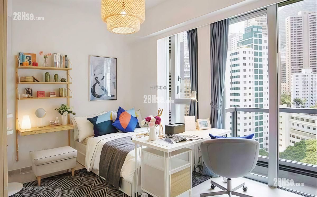 The Bonham Rental 246 ft²