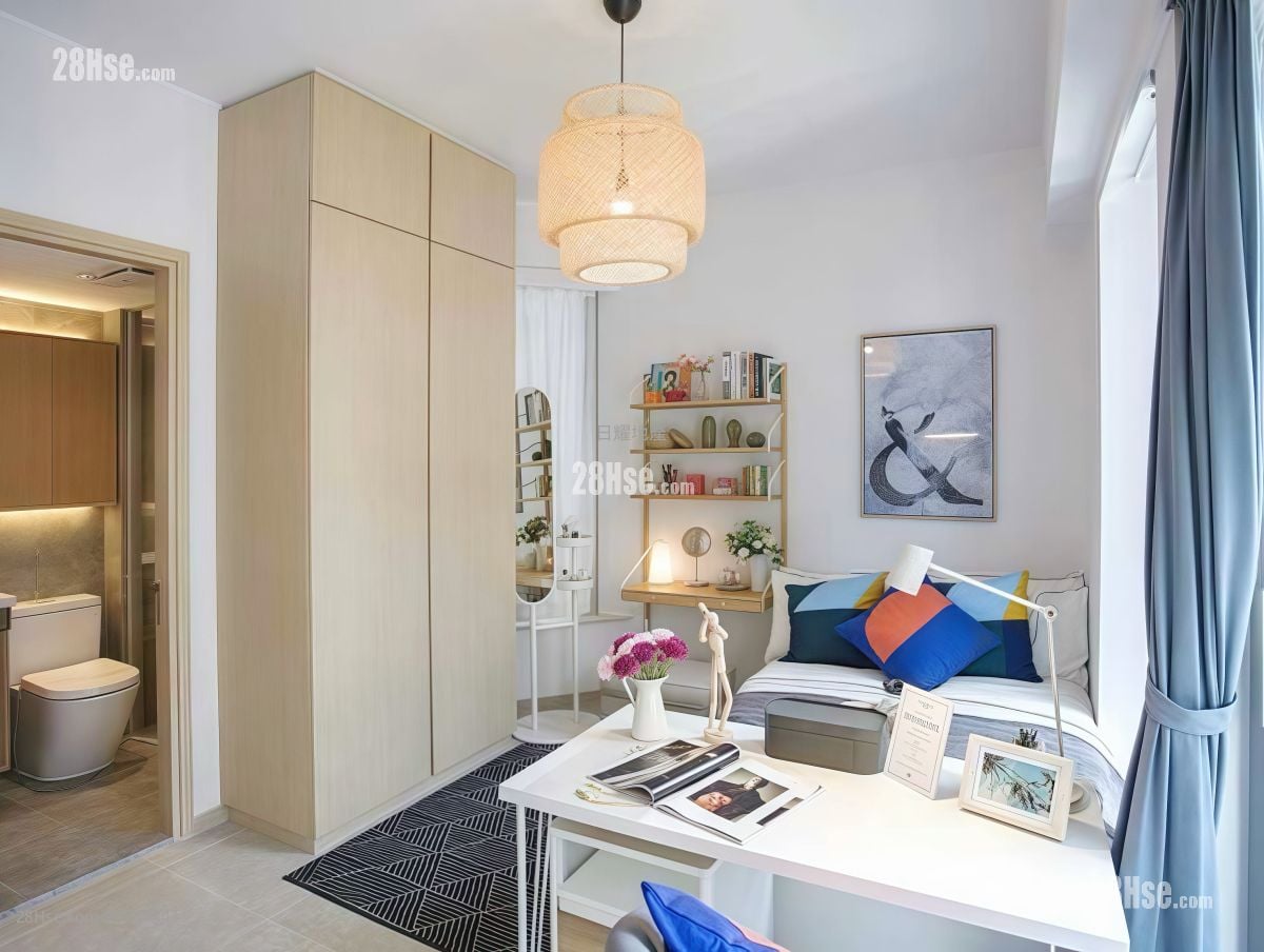 The Bonham Rental 246 ft²