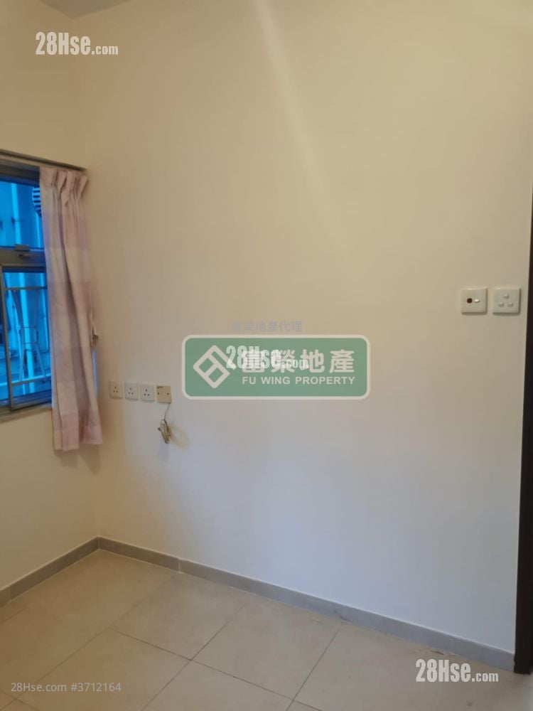 Yan On Building Sell 2 Bedrooms , 1 Bathroom 606 ft²