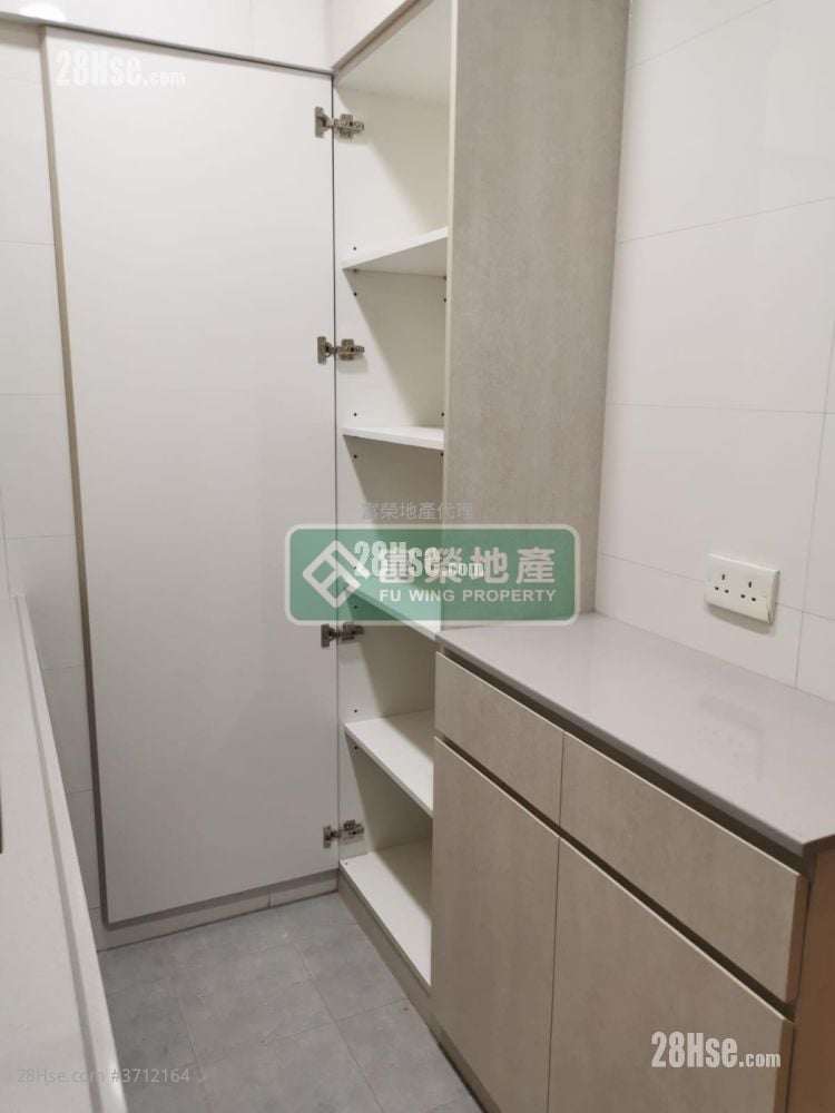 Yan On Building Sell 2 Bedrooms , 1 Bathroom 606 ft²