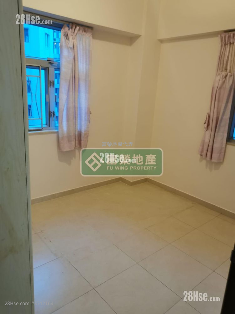 Yan On Building Sell 2 Bedrooms , 1 Bathroom 606 ft²