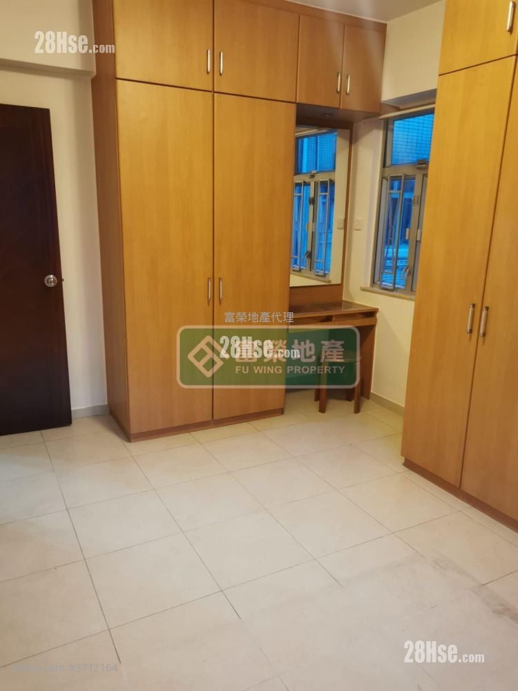 Yan On Building Sell 2 Bedrooms , 1 Bathroom 606 ft²