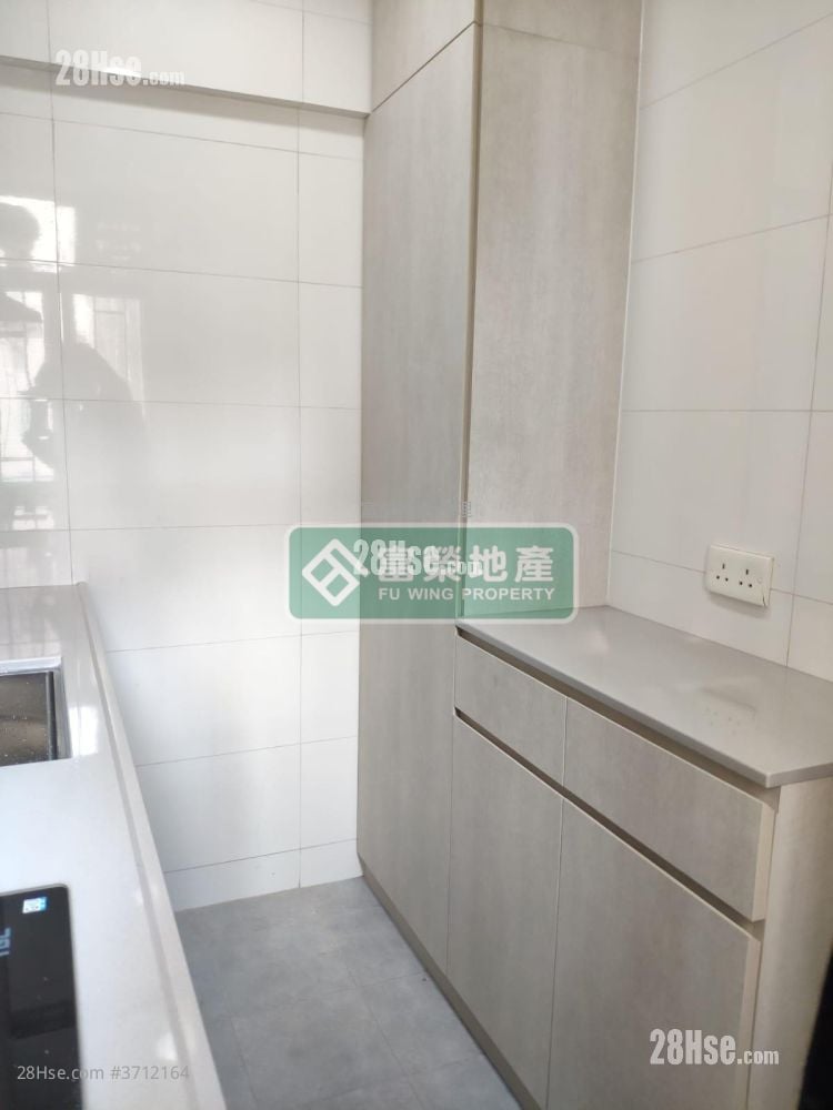 Yan On Building Sell 2 Bedrooms , 1 Bathroom 606 ft²