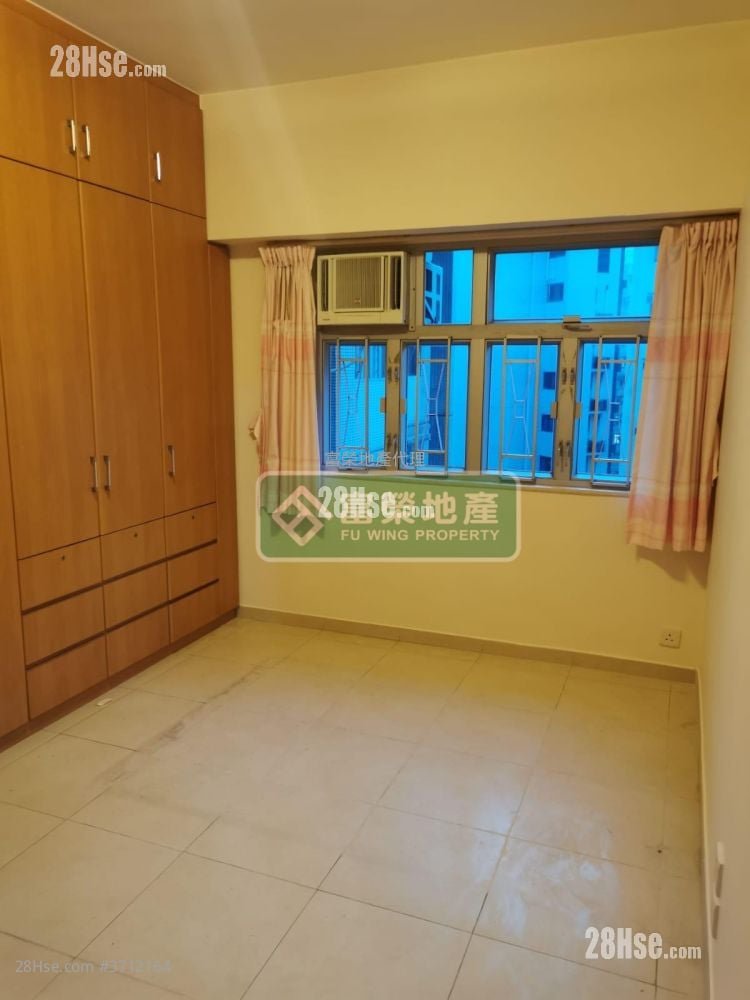 Yan On Building Sell 2 Bedrooms , 1 Bathroom 606 ft²
