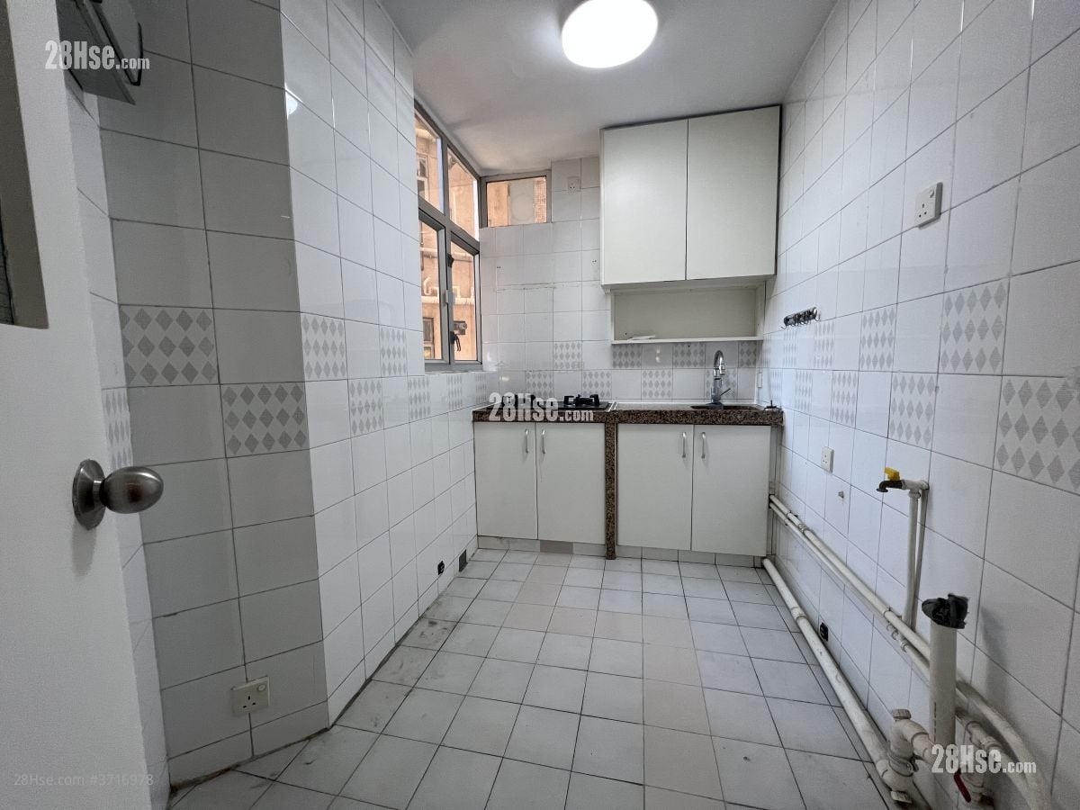 Dragon Inn Court Sell 3 Bedrooms , 2 Bathrooms 692 ft²