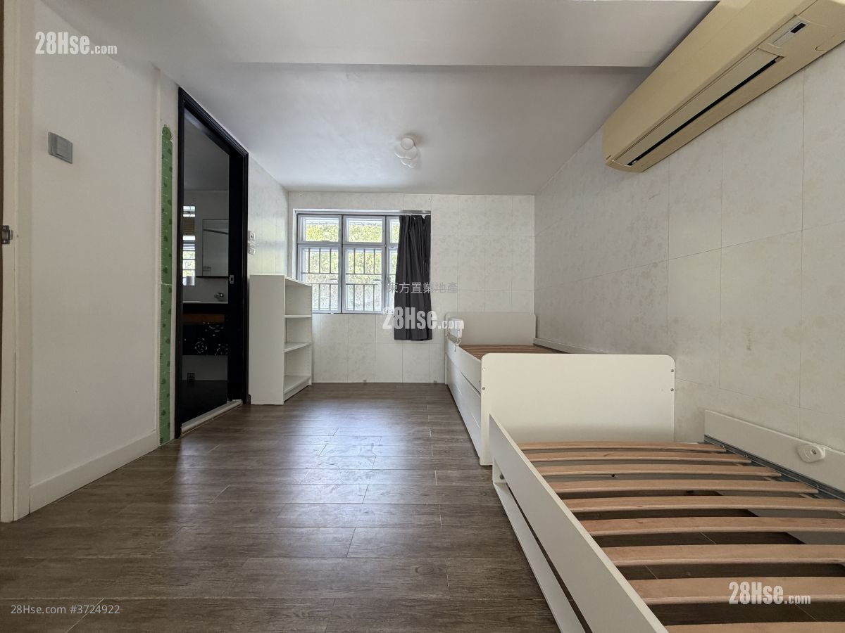 村屋 售盤 4 房 , 3 浴室 1,350 平方呎