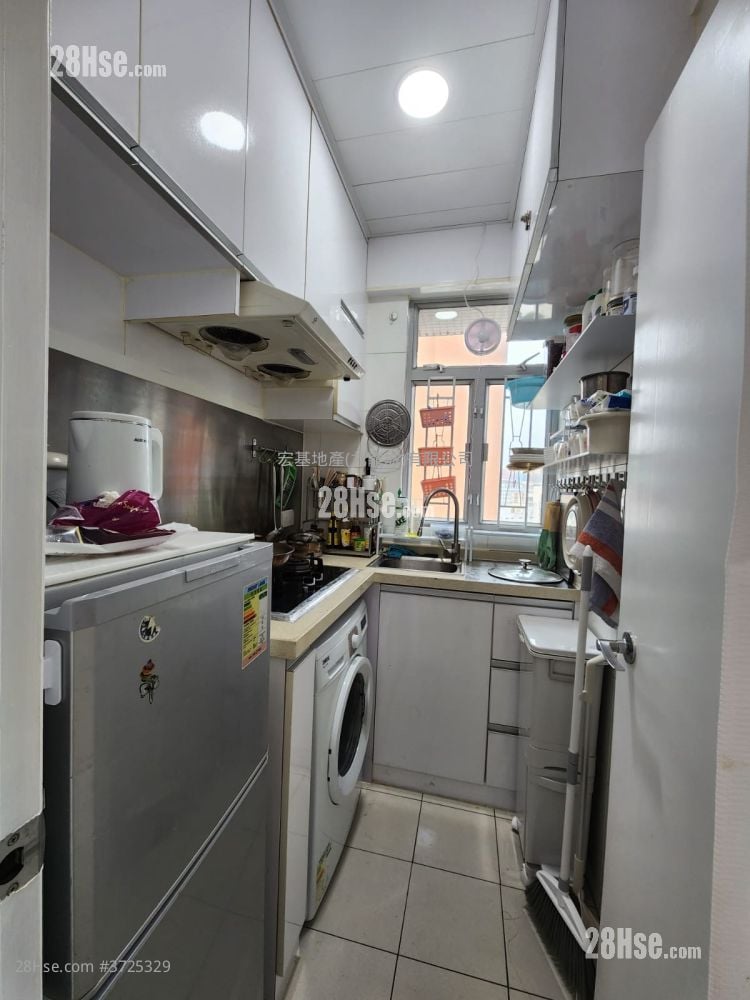 Genius Court Sell 2 Bedrooms , 1 Bathroom 454 ft²