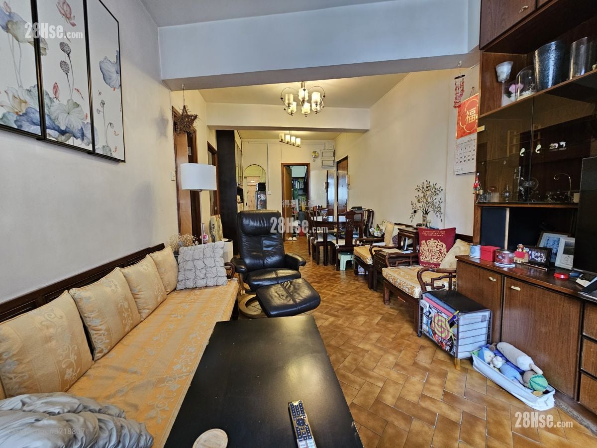 Apartment Sell 3 Bedrooms , 1 Bathroom 561 ft²