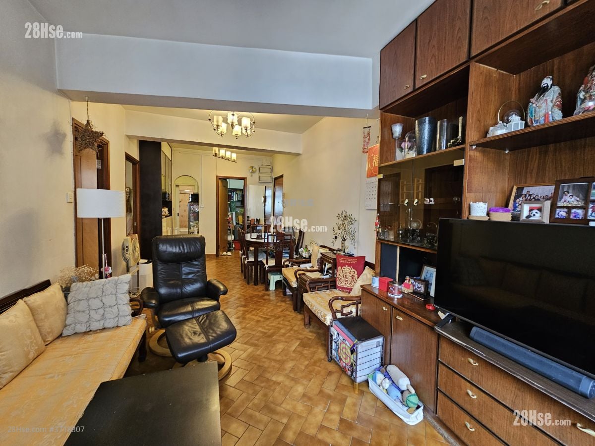 Apartment Sell 3 Bedrooms , 1 Bathroom 561 ft²