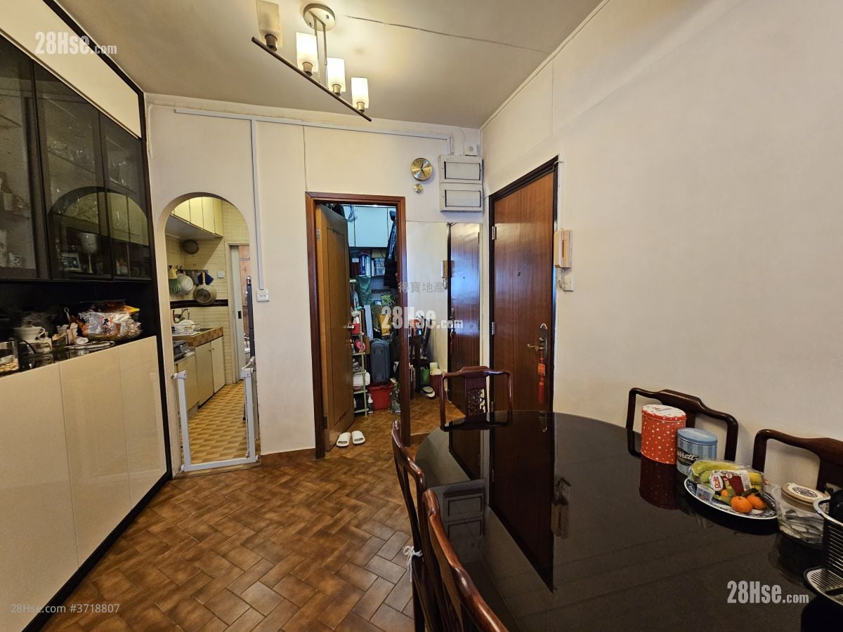 Apartment Sell 3 Bedrooms , 1 Bathroom 561 ft²