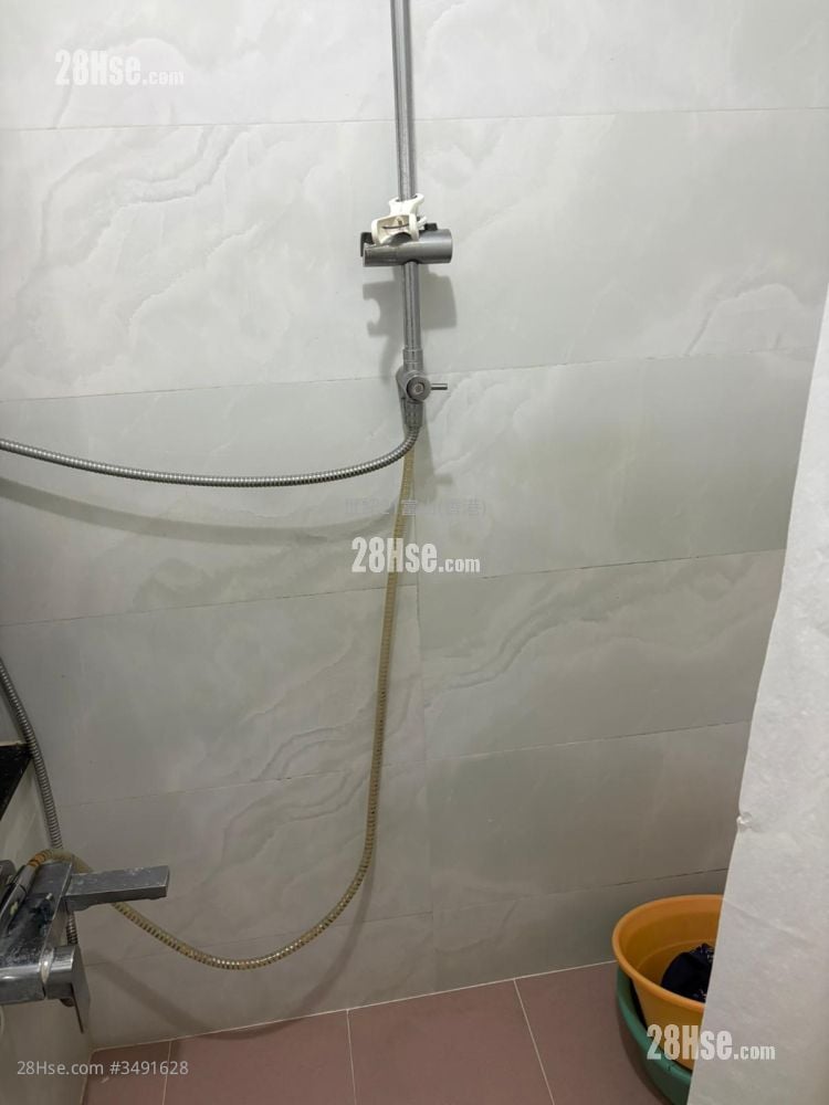 凤德邨 售盘 2 房 , 1 浴室 445 平方尺