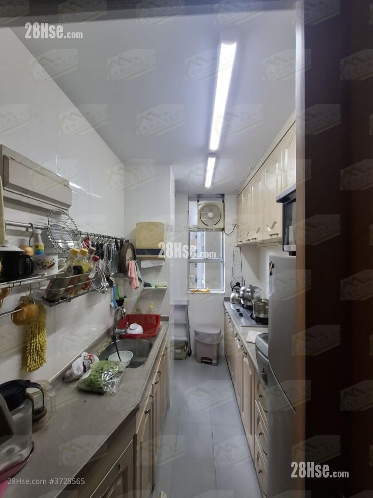 Kam Ying Court Sell 3 Bedrooms , 1 Bathroom 554 ft²