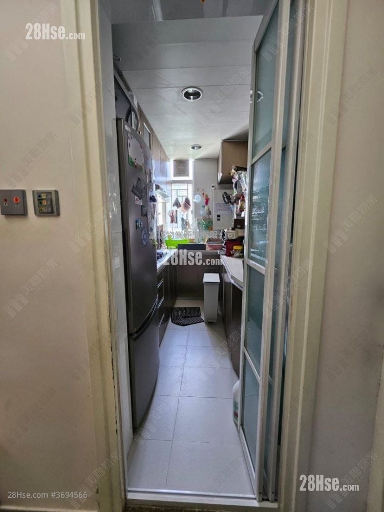 油翠苑 售盤 3 房 , 1 浴室 639 平方呎