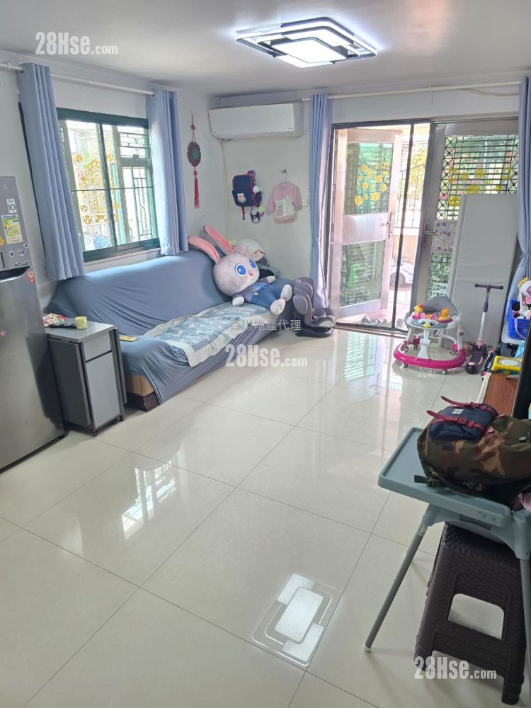 村屋 售盤 3 房 , 1 浴室 680 平方呎