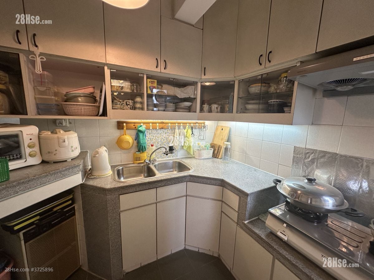 Kingswood Villas Sell 3 Bedrooms , 2 Bathrooms 636 ft²