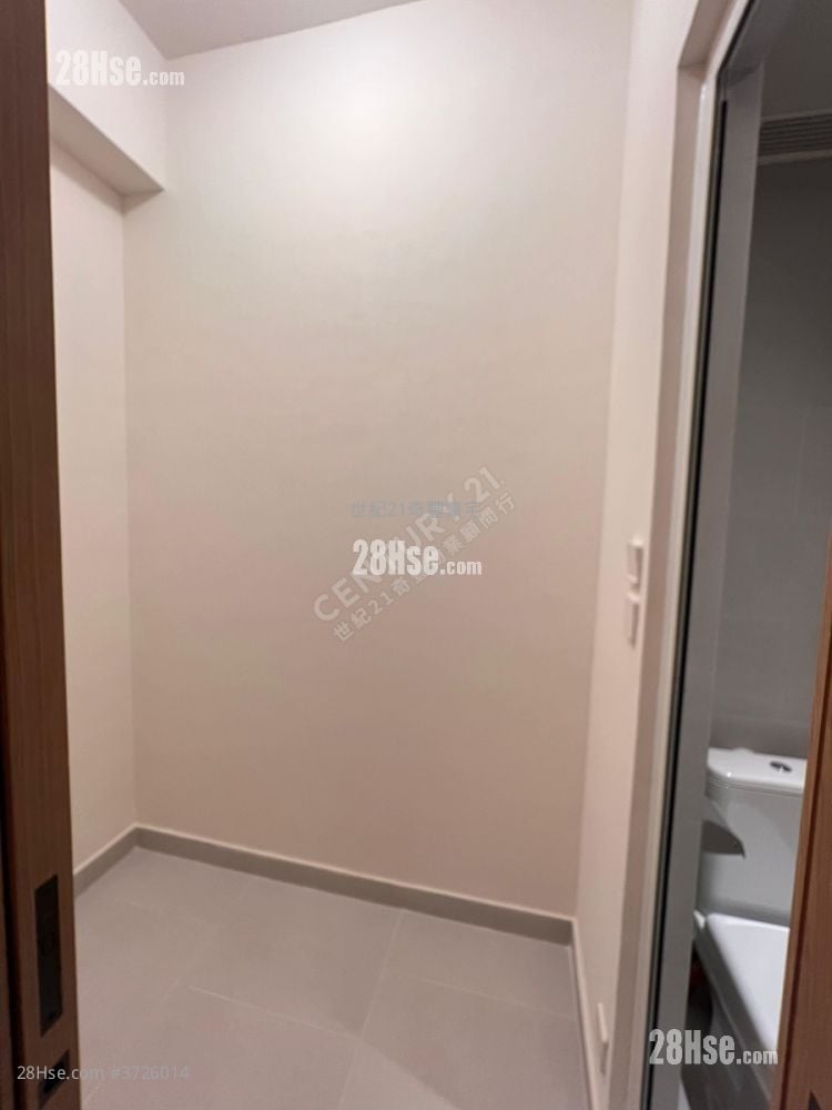 servant’s room: Onmantin Rental 3 Bedrooms , 3 Bathrooms 783 ft²