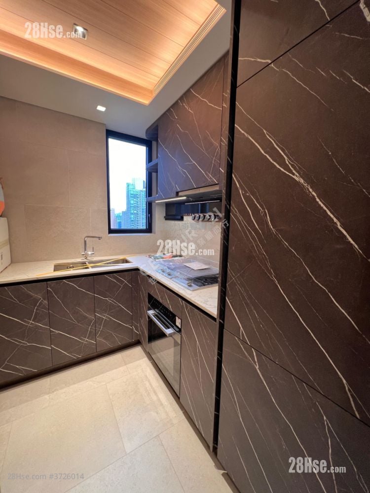 kitchen: Onmantin Rental 3 Bedrooms , 3 Bathrooms 783 ft²