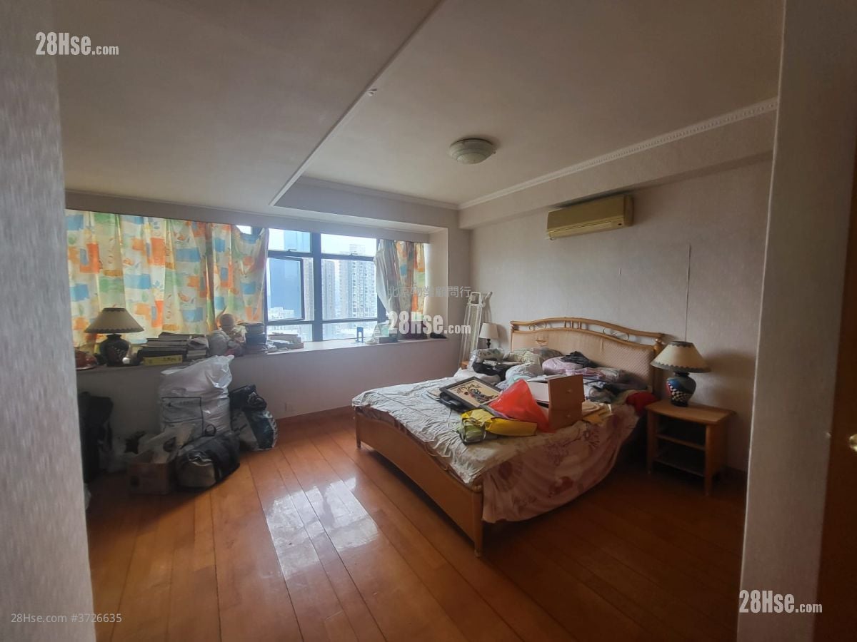 Kornhill Sell 2 Bedrooms , 1 Bathroom 710 ft²