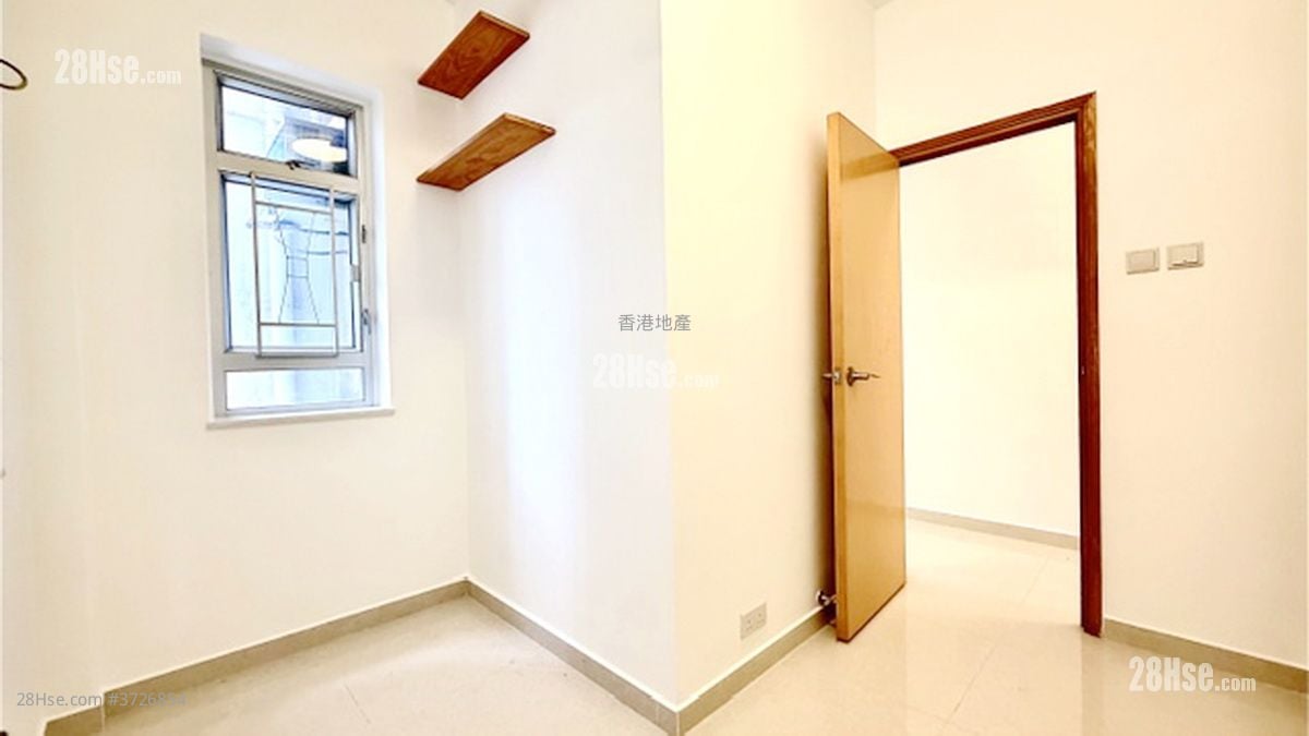 221-221A Wan Chai Road Sell 4 Bedrooms , 2 Bathrooms 784 ft²