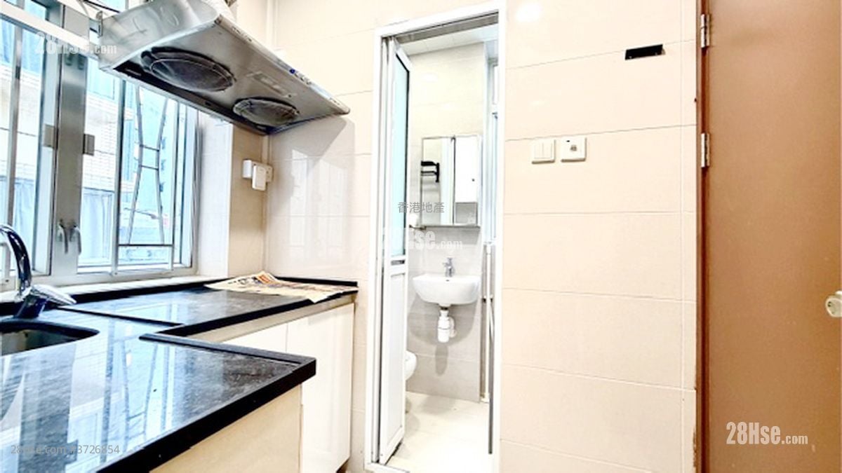 221-221A Wan Chai Road Sell 4 Bedrooms , 2 Bathrooms 784 ft²