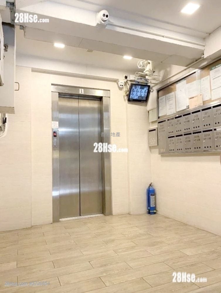 221-221A Wan Chai Road Sell 4 Bedrooms , 2 Bathrooms 784 ft²