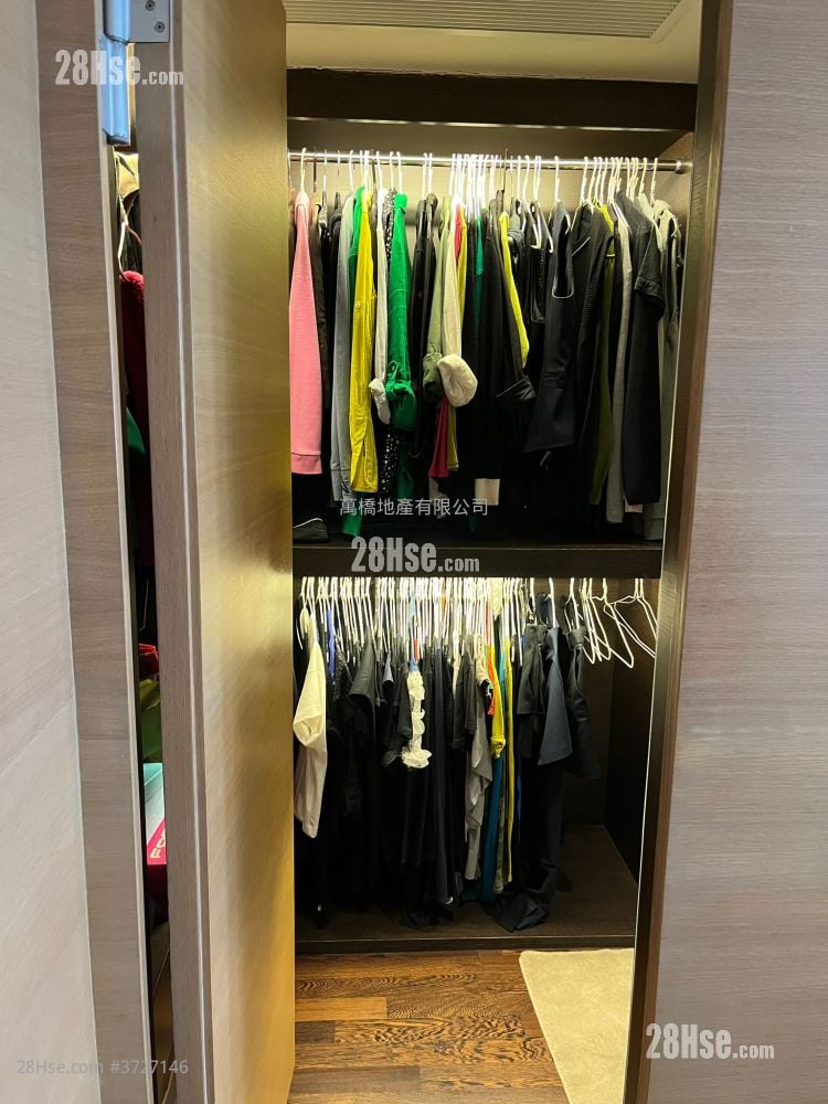 Nam Pak Hong Building Sell 3 Bedrooms , 3 Bathrooms 923 ft²