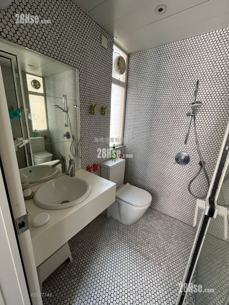 Nam Pak Hong Building Sell 3 Bedrooms , 3 Bathrooms 923 ft²