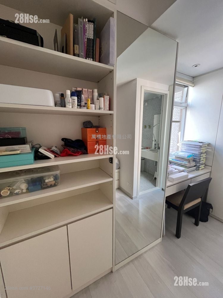 Nam Pak Hong Building Sell 3 Bedrooms , 3 Bathrooms 923 ft²