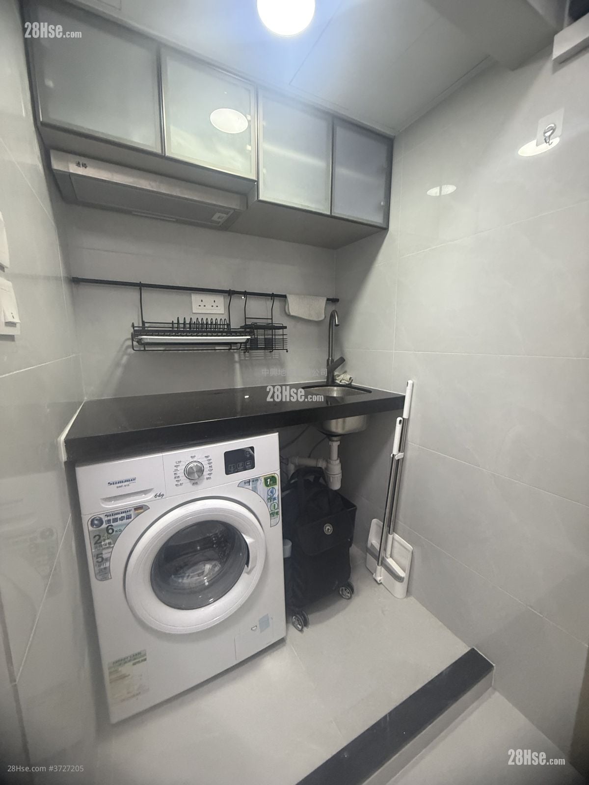 National Court Rental Studio , 1 Bathroom 120 ft²