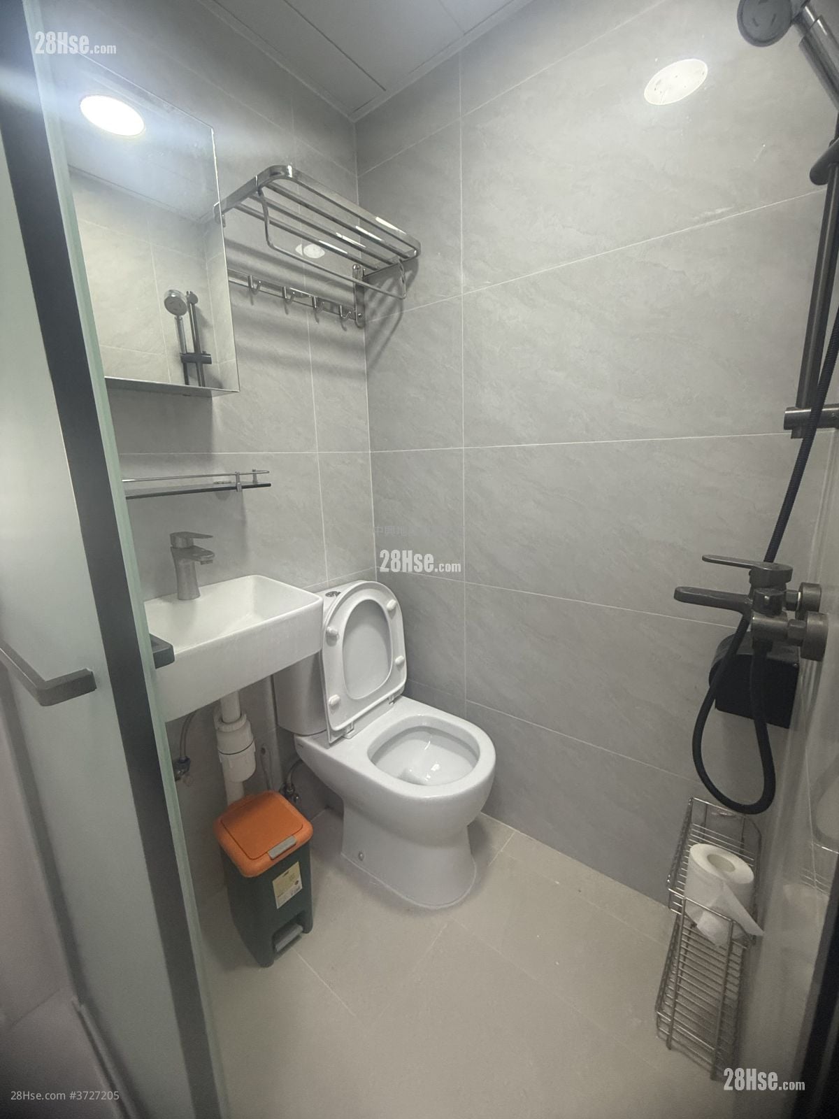 National Court Rental Studio , 1 Bathroom 120 ft²