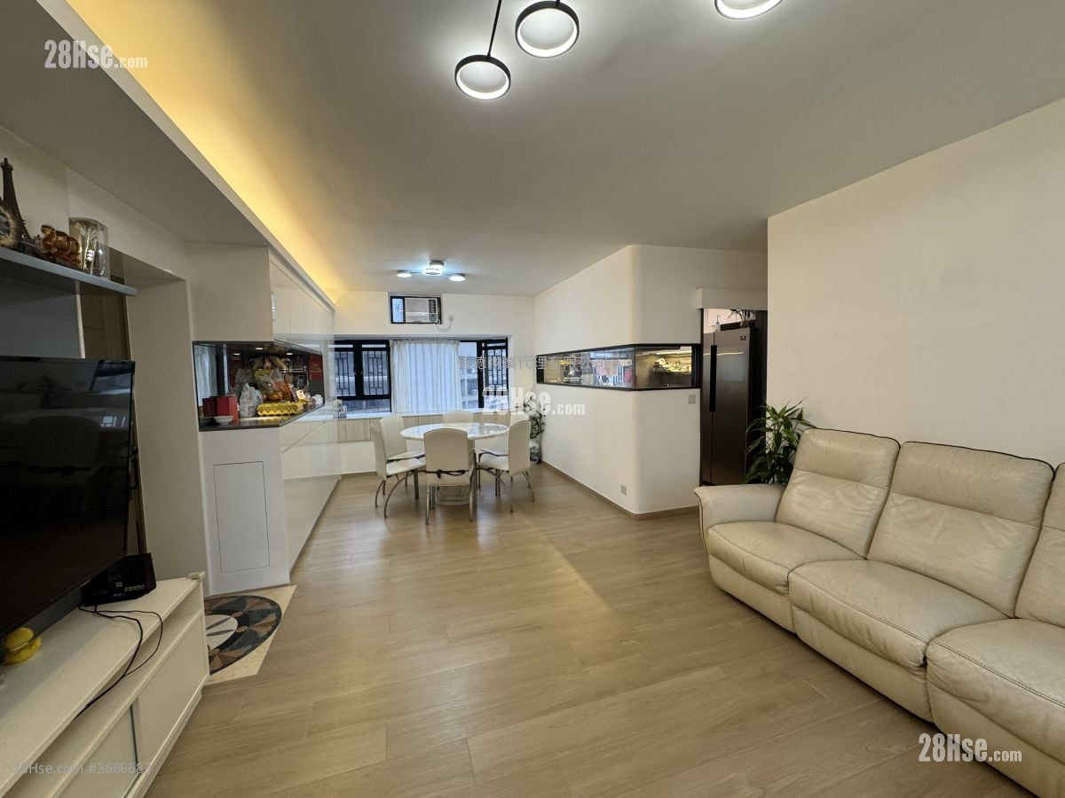 Flourish Court Sell 4 Bedrooms , 3 Bathrooms 960 ft²