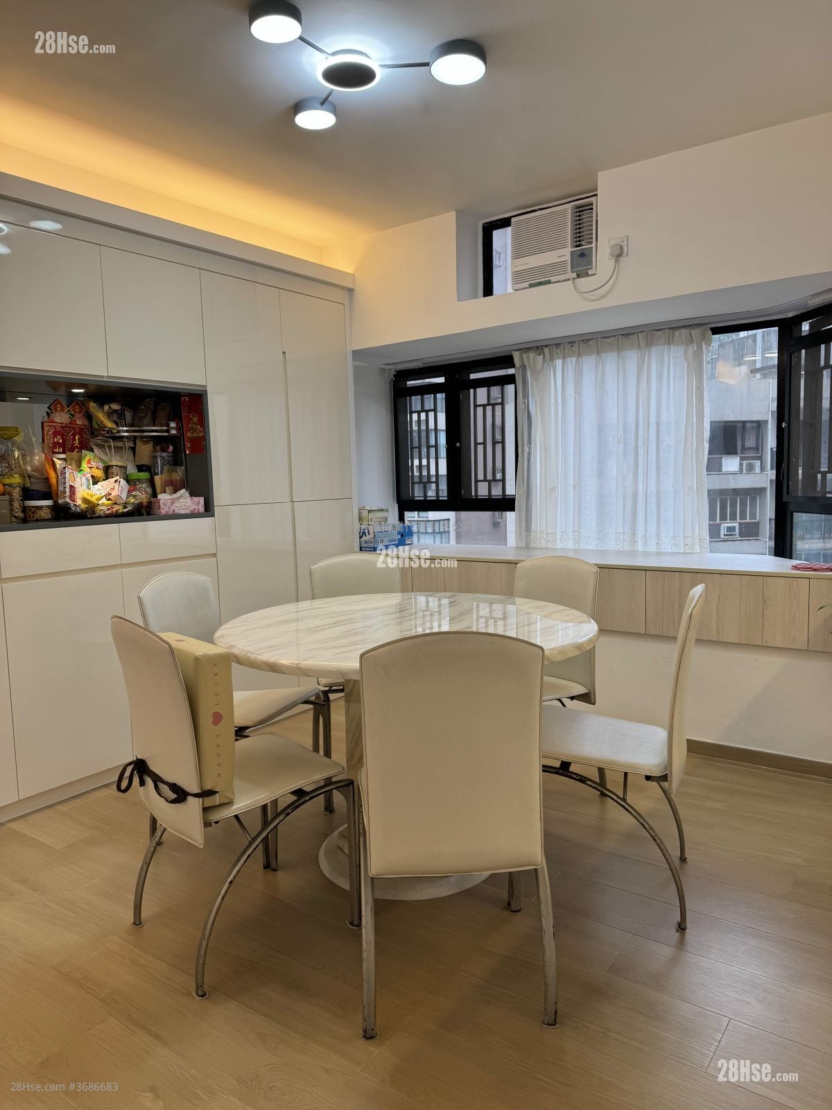 Flourish Court Sell 4 Bedrooms , 3 Bathrooms 960 ft²