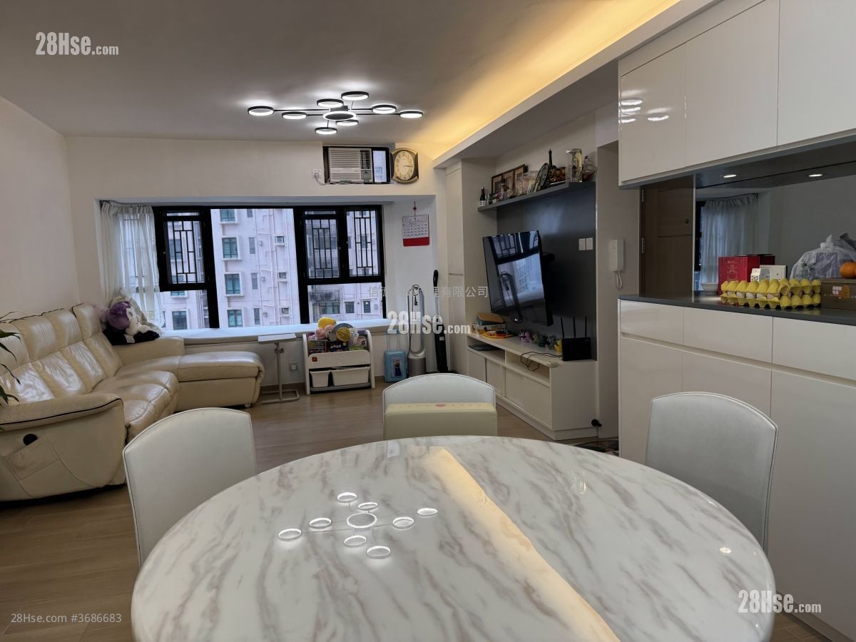 Flourish Court Sell 4 Bedrooms , 3 Bathrooms 960 ft²