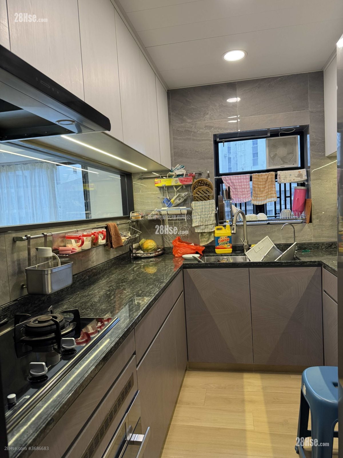 Flourish Court Sell 4 Bedrooms , 3 Bathrooms 960 ft²