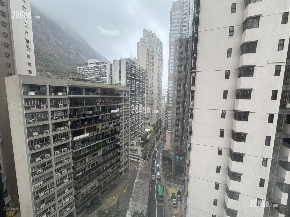 Flourish Court Sell 4 Bedrooms , 3 Bathrooms 960 ft²