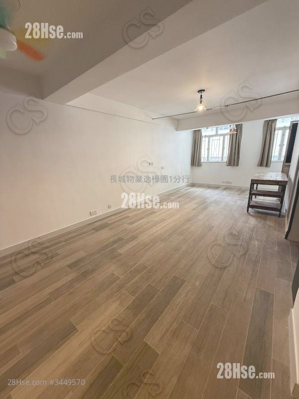 Tai Kut House Sell 2 Bedrooms , 1 Bathroom 380 ft²