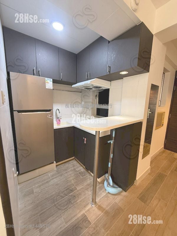 Tai Kut House Sell 2 Bedrooms , 1 Bathroom 380 ft²