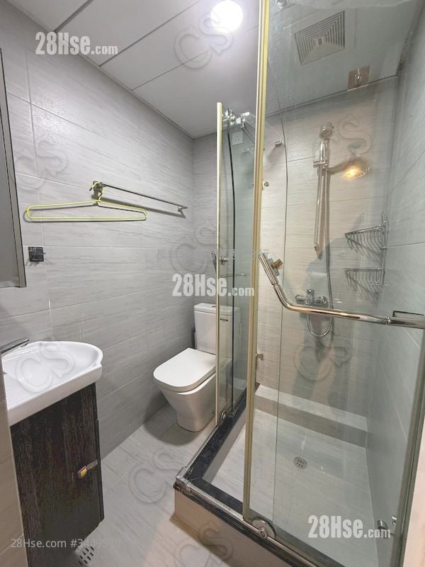 Tai Kut House Sell 2 Bedrooms , 1 Bathroom 380 ft²