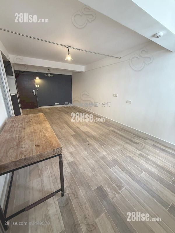 Tai Kut House Sell 2 Bedrooms , 1 Bathroom 380 ft²