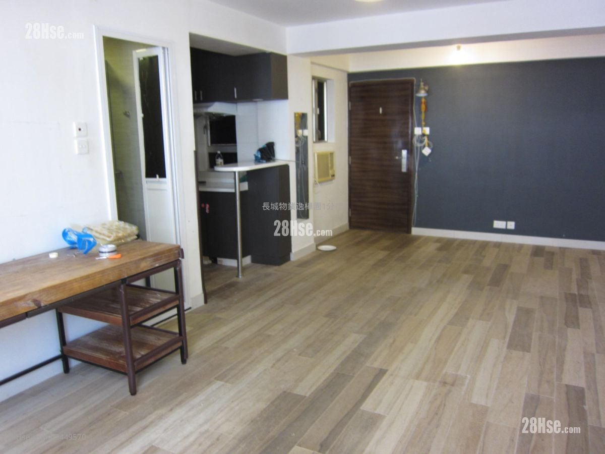 Tai Kut House Sell 2 Bedrooms , 1 Bathroom 380 ft²