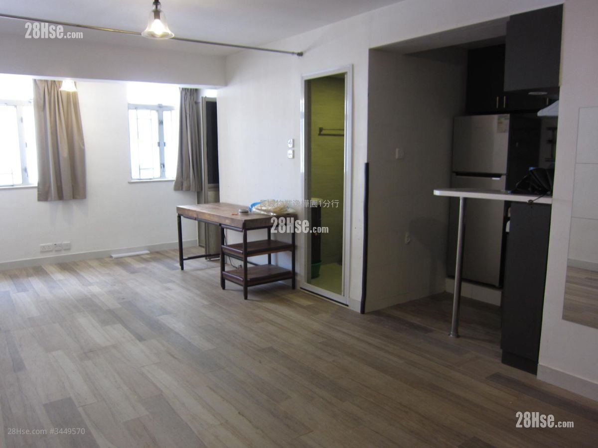 Tai Kut House Sell 2 Bedrooms , 1 Bathroom 380 ft²
