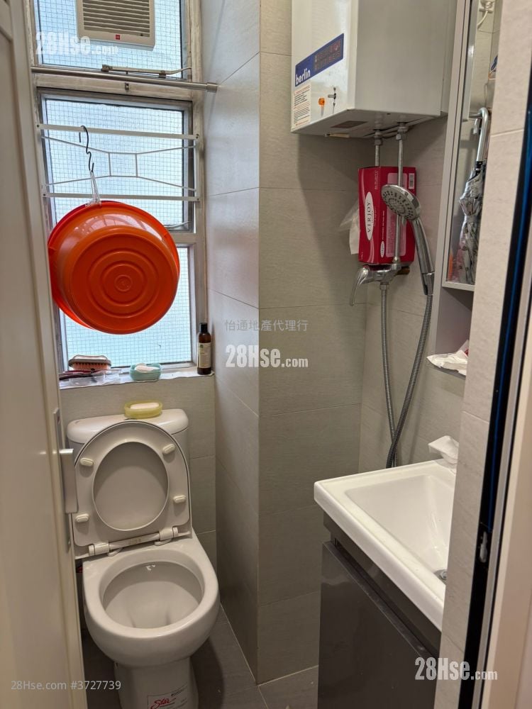 东强大厦 售盘 2 房 , 1 浴室 242 平方尺