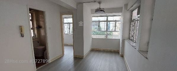 Tsuen Wan Centre Sell 1 Bedroom 324 ft²