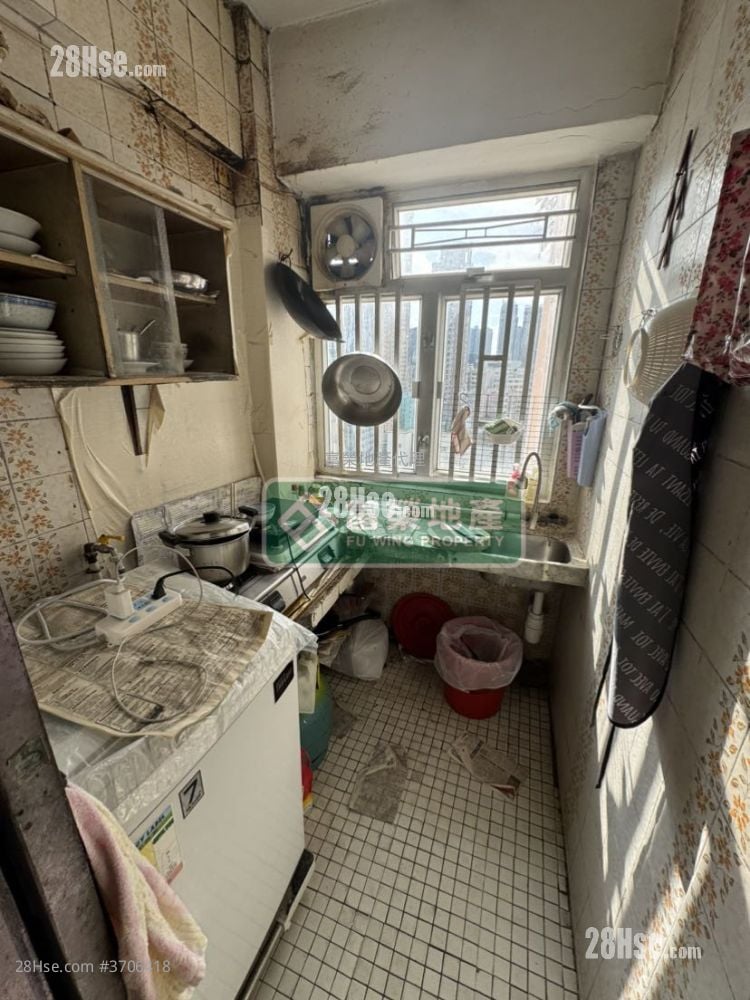Wing Kwong Building Sell 3 Bedrooms , 1 Bathroom 662 ft²