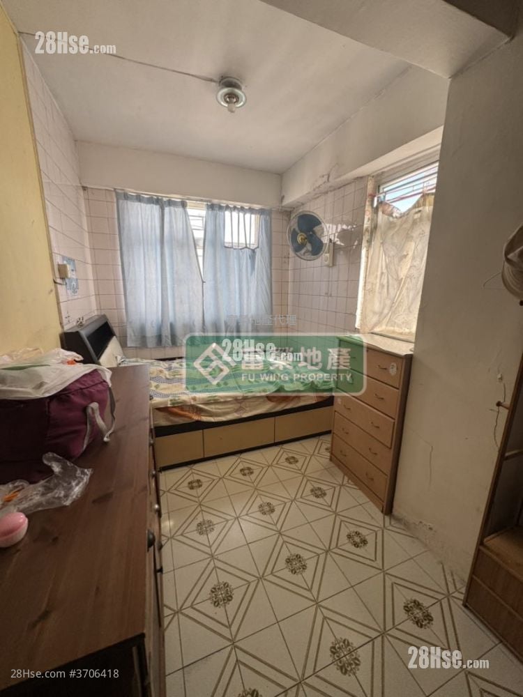 Wing Kwong Building Sell 3 Bedrooms , 1 Bathroom 662 ft²