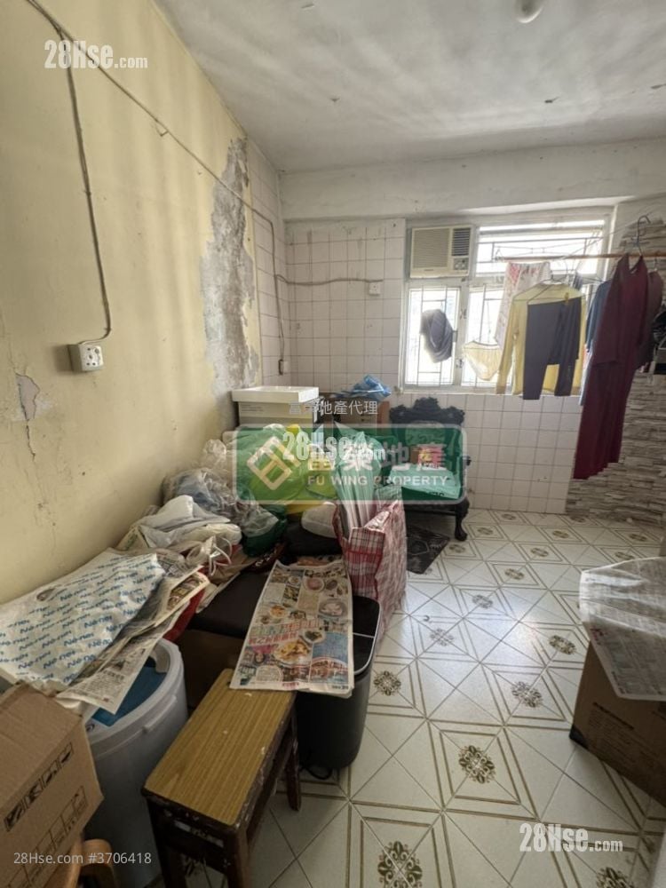 Wing Kwong Building Sell 3 Bedrooms , 1 Bathroom 662 ft²