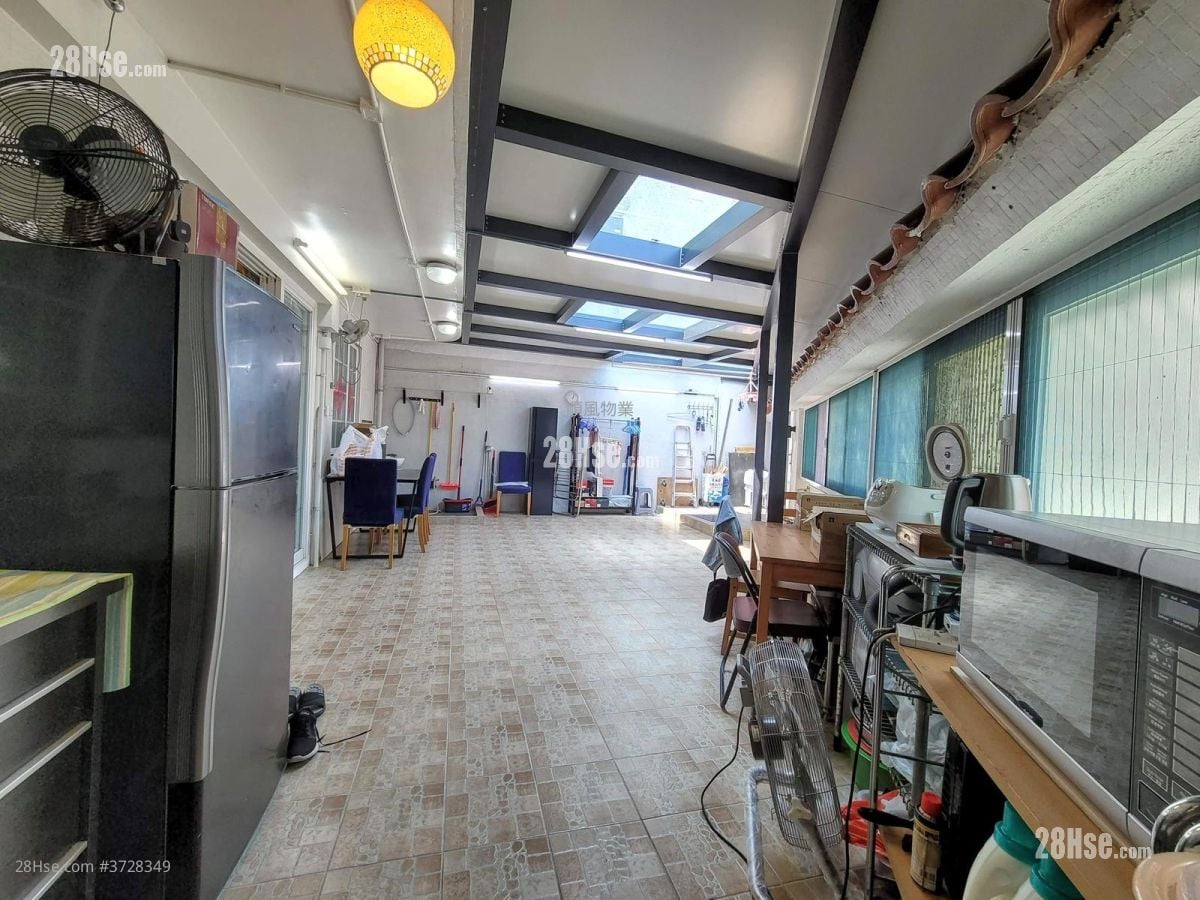 村屋 售盘 3 房 , 1 浴室 700 平方尺