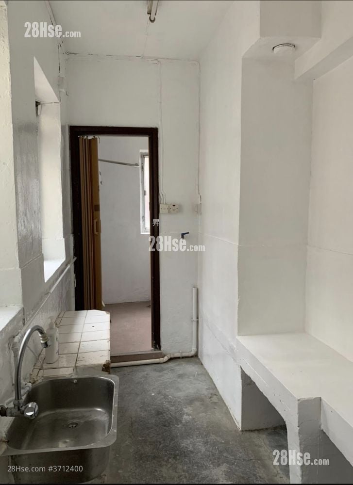 112 Shau Kei Wan Road Rental 3 Bedrooms , 1 Bathroom 701 ft²